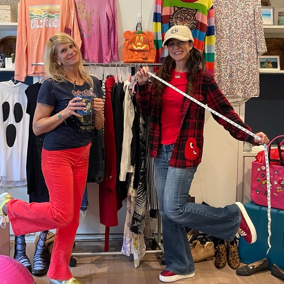 Meet your Posher, Lauren - Picture 2 of 2